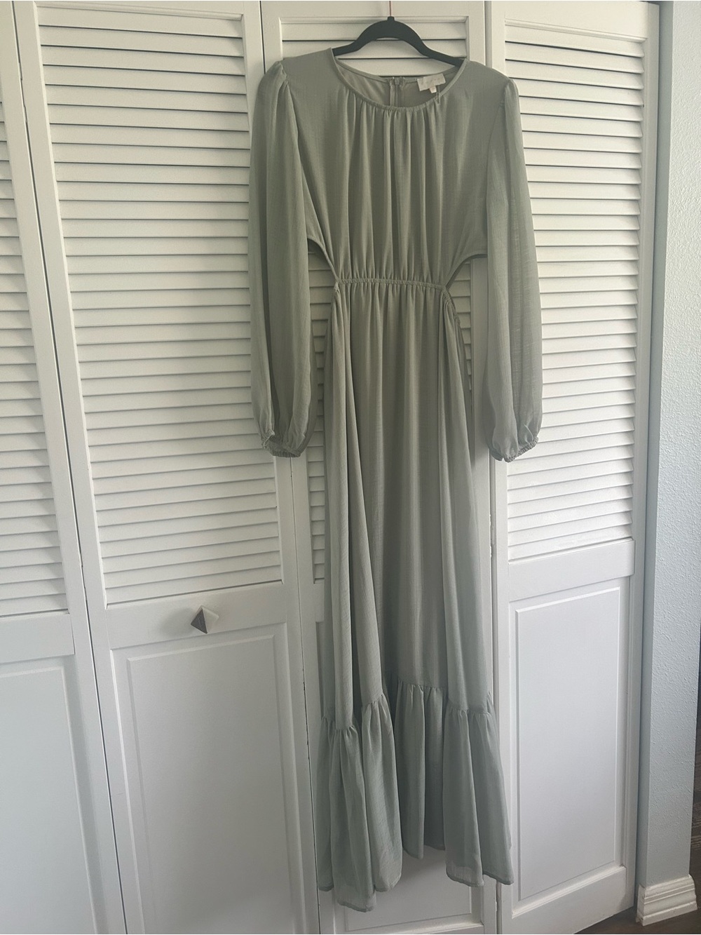 entro Sage Green Long Sleeve Maxi Dress